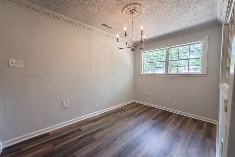 Photo 7 of 24 of 3704 Meadowview Dr, Lithia Springs, GA