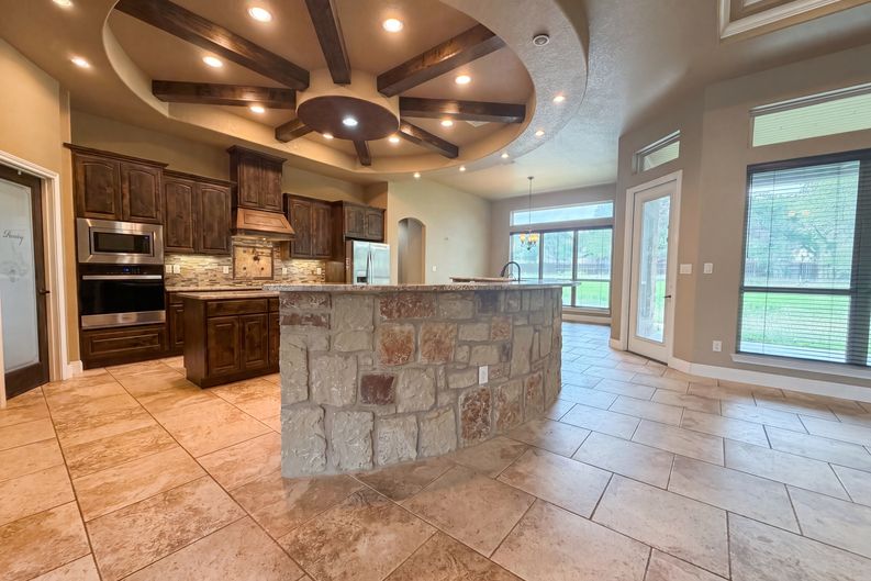 Photo 11 of 16 of 105 E Eden Vly, Adkins, TX