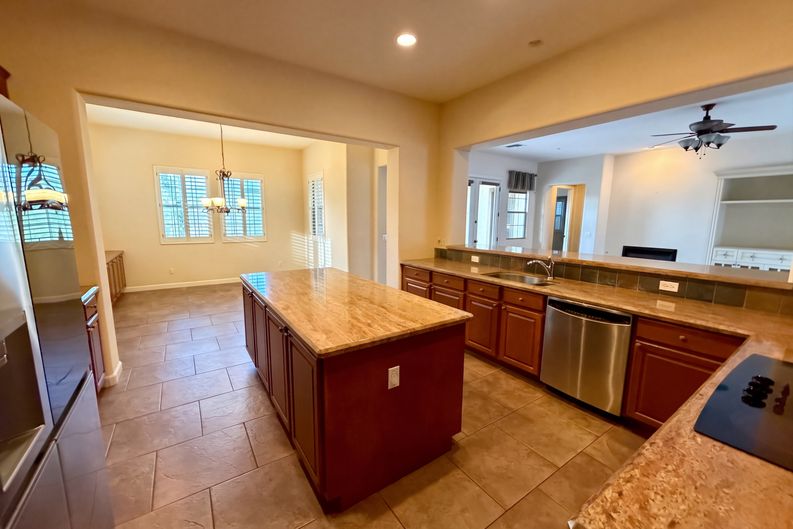 Photo 6 of 43 of 12435 W Red Hawk Dr, Peoria, AZ
