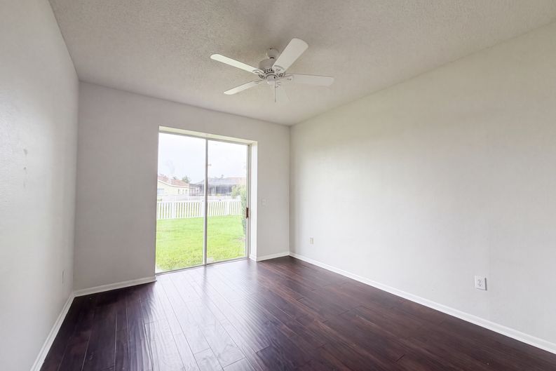 Photo 4 of 28 of 12919 Prestwick Dr, Riverview, FL