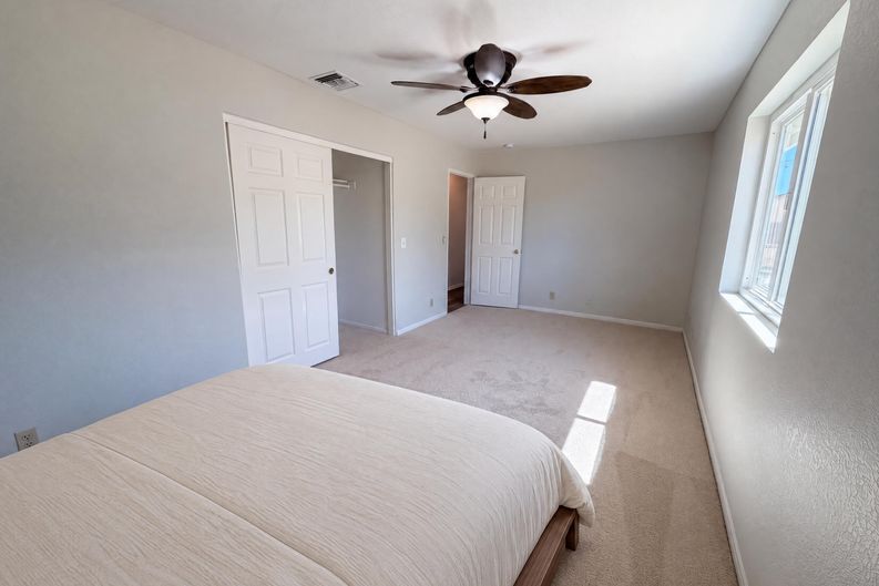 Photo 4 of 11 of 20861 Lone Eagle Rd, Apple Valley, CA