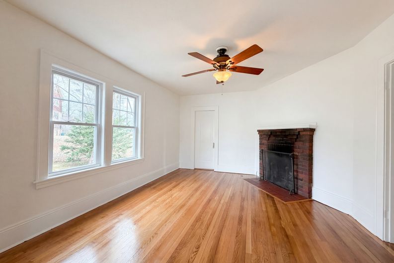 Photo 8 of 18 of 10 Perrot St, Worcester, MA