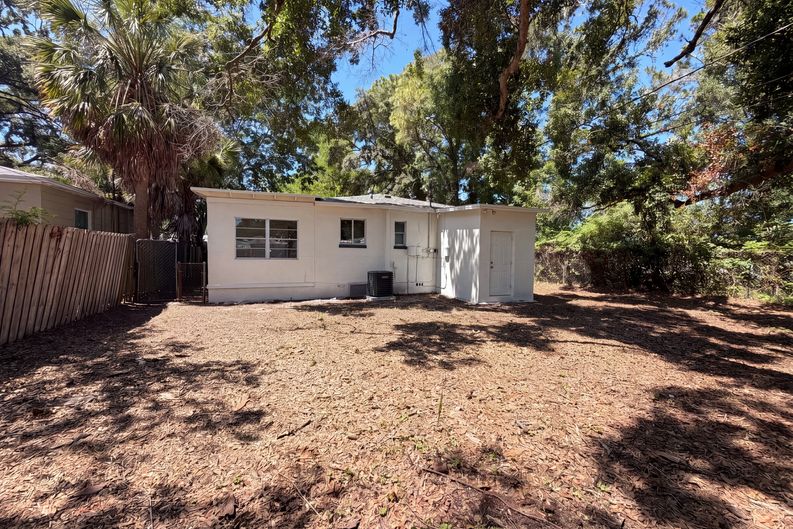 Photo 5 of 18 of 2235 45th Ave N, Saint Petersburg, FL