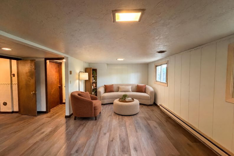 Photo 19 of 25 of 1015 Kingsway Dr, Lorain, OH