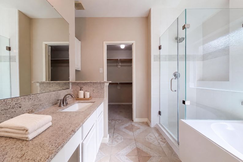 Photo 15 of 19 of 3419 Foursome Ln, Sugar Land, TX