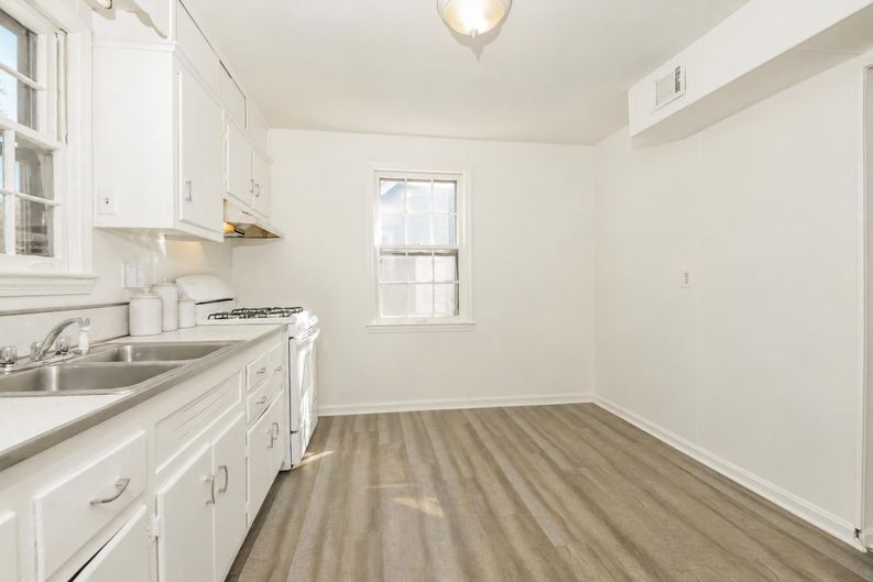Photo 10 of 23 of 9713 52nd Ave, College Park, MD