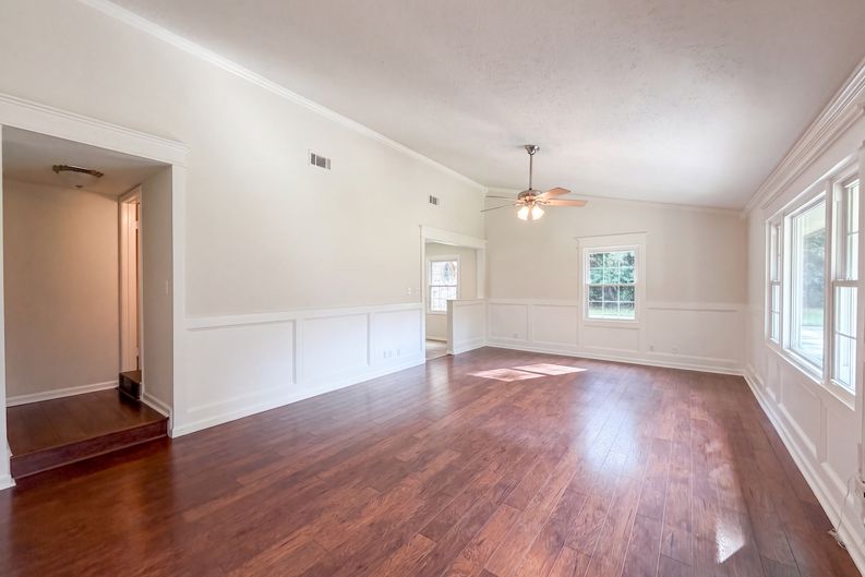 Photo 3 of 19 of 1119 Coe Rd, Pinehurst, TX