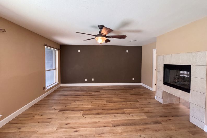 Photo 9 of 27 of 106 Forestview Rd, Hickory Creek, TX