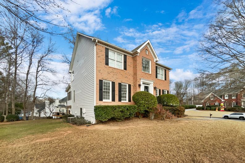 Photo 8 of 68 of 1370 Providence Dr, Lawrenceville, GA