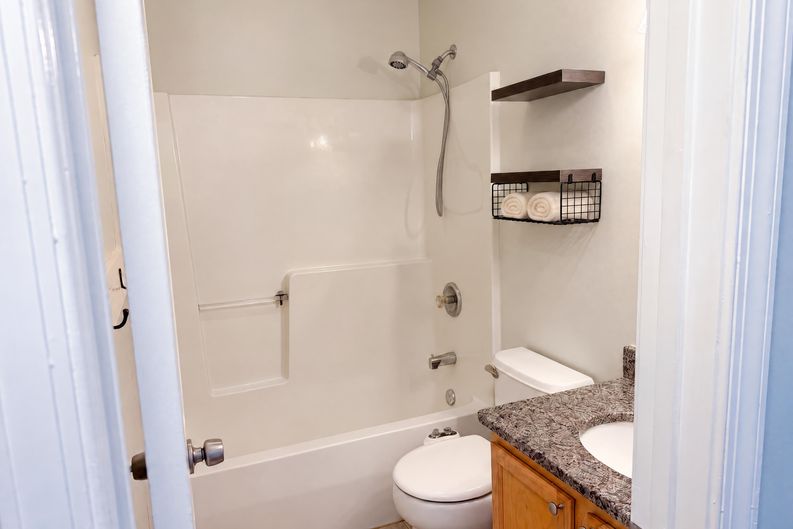 Photo 6 of 22 of 8749 Christopher Ln, Warrenton, VA