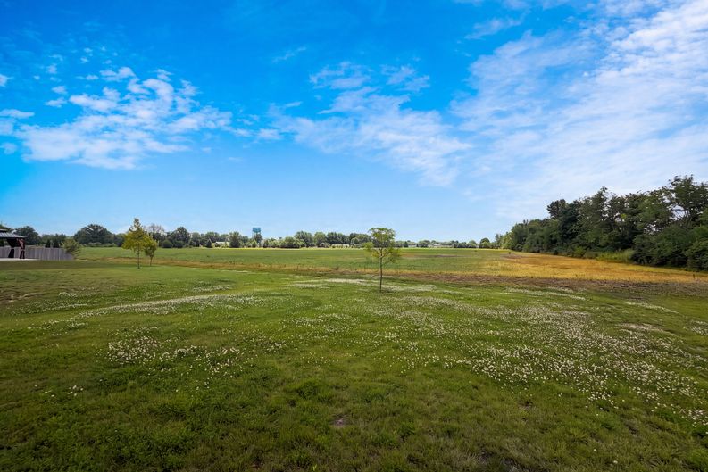 Photo 18 of 19 of 1671 Fairmount Dr, Greenfield, IN