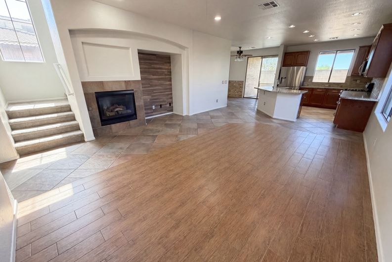 Photo 3 of 40 of 2513 W Florentine Rd, Phoenix, AZ