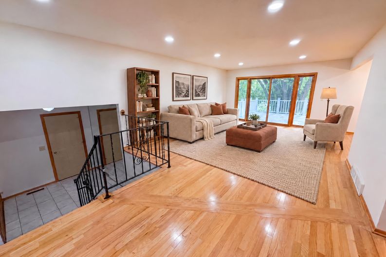 Photo 3 of 24 of 12228 Allen Dr, Burnsville, MN