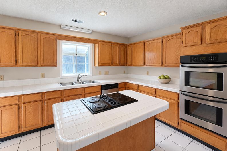 Photo 6 of 23 of 5244 Dayan Dr, Charlotte, NC