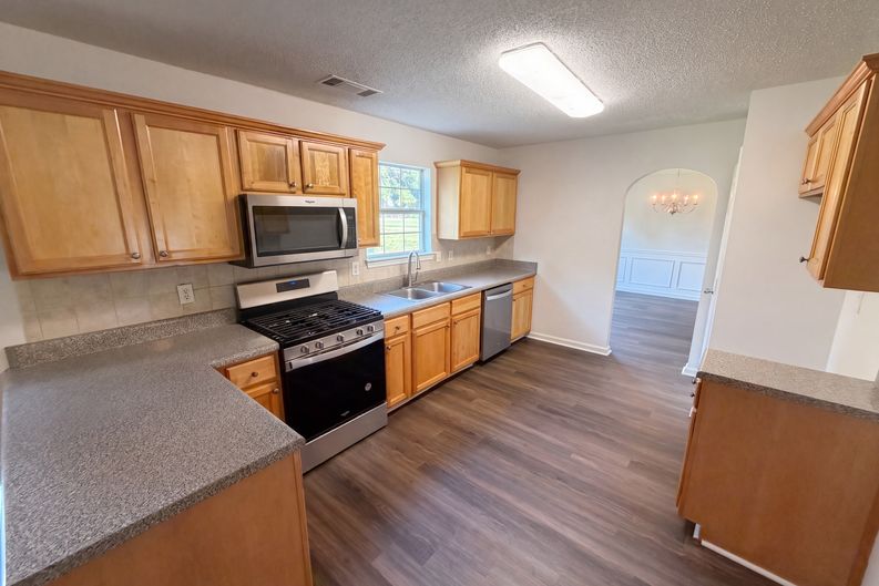 Photo 9 of 26 of 7425 Bodnant Dr, Fairburn, GA