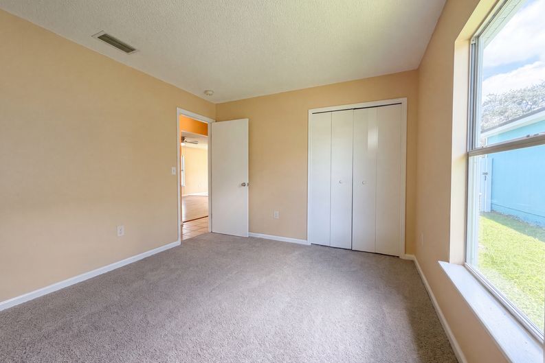 Photo 11 of 19 of 7923 Cherry Blossom Dr N, Jacksonville, FL