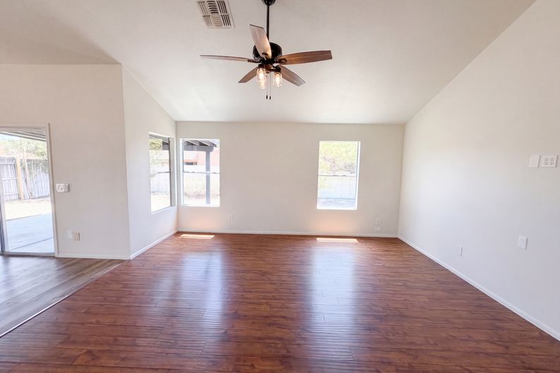 Photo 3 of 29 of 615 W Montoya Ln, Phoenix, AZ
