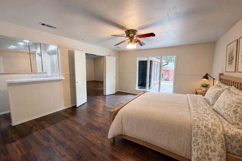 Photo 10 of 20 of 722 S Forest Ln, Duncanville, TX