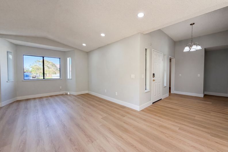 Photo 6 of 25 of 42355 Willeta Ave, Lancaster, CA