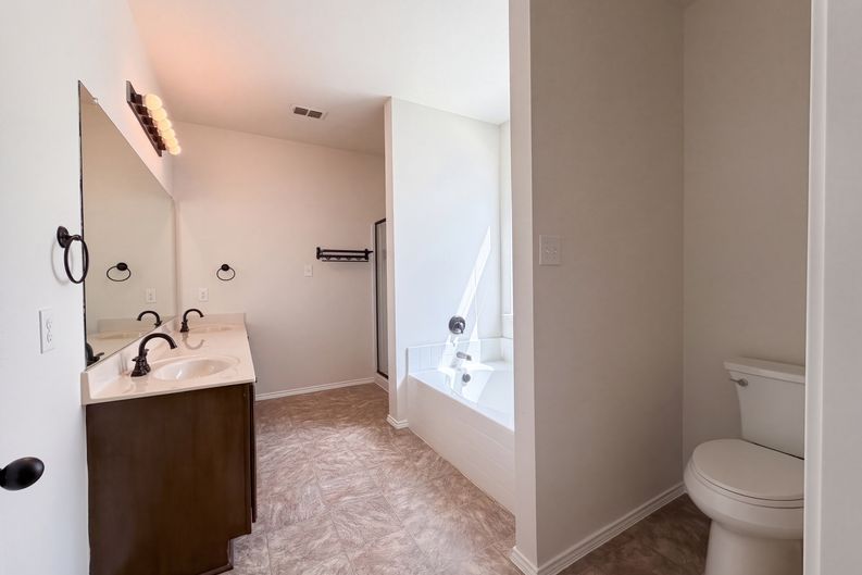 Photo 8 of 19 of 9000 Blackstone Dr, Aubrey, TX