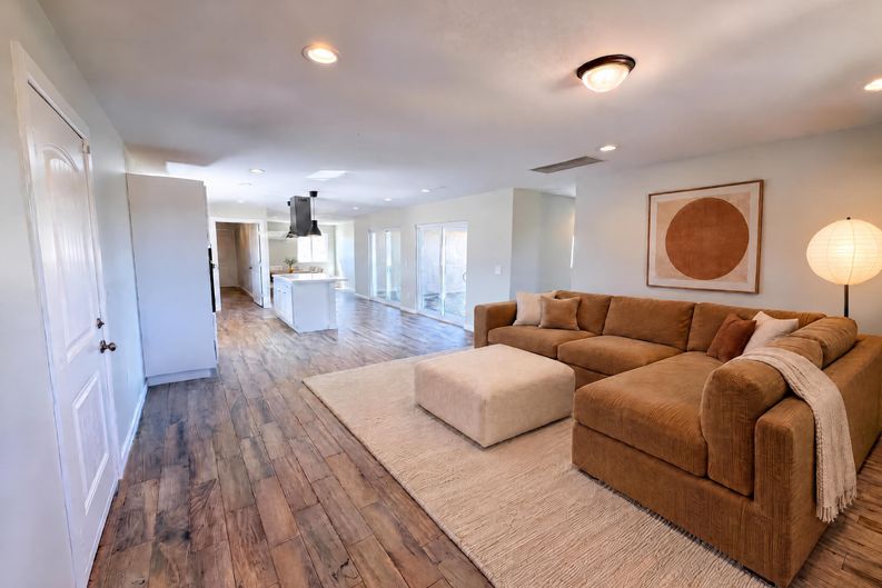 Photo 3 of 19 of 14100 Nightshade Rd, Apple Valley, CA