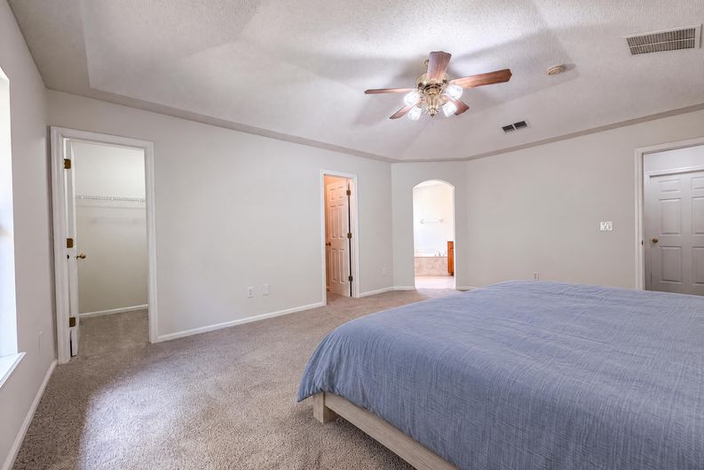 Photo 11 of 23 of 8436 Staplehurst Dr W, Jacksonville, FL