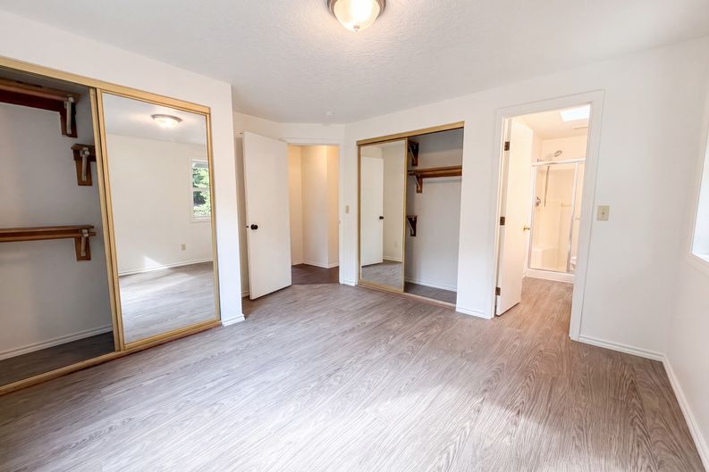 Photo 4 of 16 of 845 SE 8th St, Gresham, OR