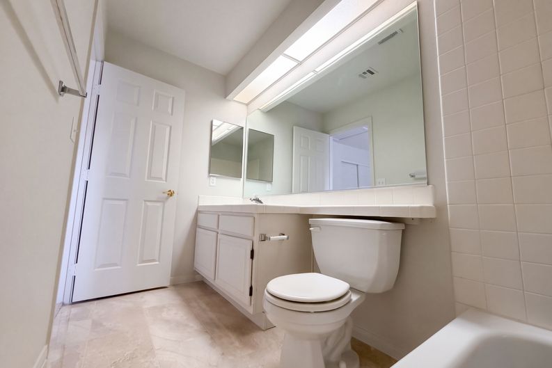 Photo 17 of 27 of 5404 La Patera Ln, Las Vegas, NV