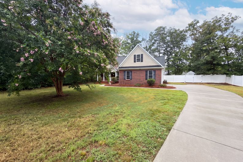 Photo 16 of 19 of 2037 Olde Towne Dr, Monroe, NC