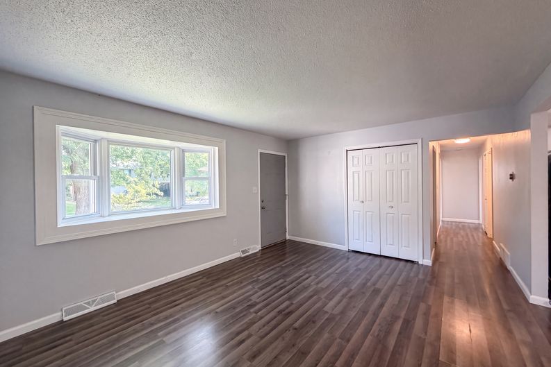 Photo 11 of 33 of 1415 Bolenhill Ave, Columbus, OH