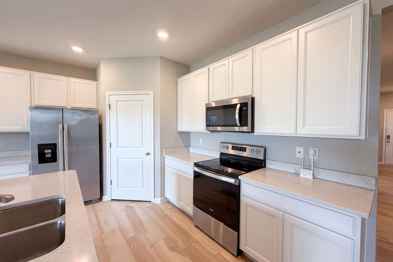 Photo 8 of 19 of 1671 Fairmount Dr, Greenfield, IN