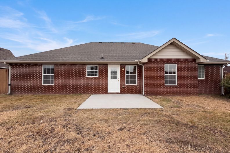 Photo 5 of 22 of 8018 Valencia Dr, Smyrna, TN