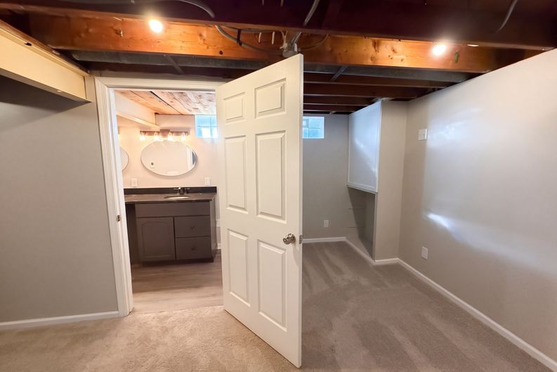 Photo 20 of 28 of 11301 Riveredge Dr, Parma, OH