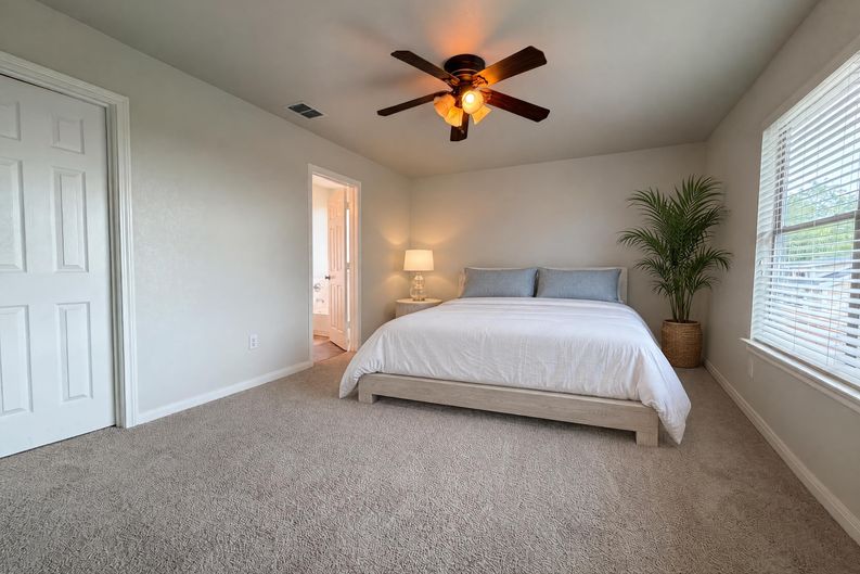 Photo 4 of 17 of 5708 Maxfli Dr, Schertz, TX
