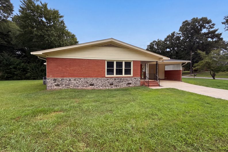 Photo 16 of 17 of 1951 Taylor Dr, Gastonia, NC