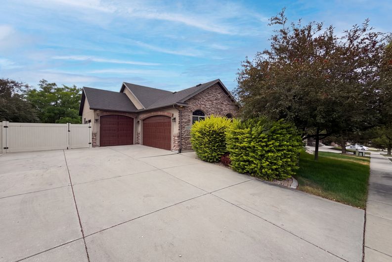 Photo 28 of 31 of 14496 S Fox Creek Dr, Herriman, UT