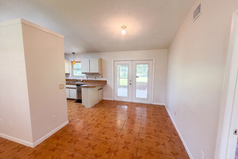 Photo 8 of 25 of 1008 Lynbrook St NW, Palm Bay, FL