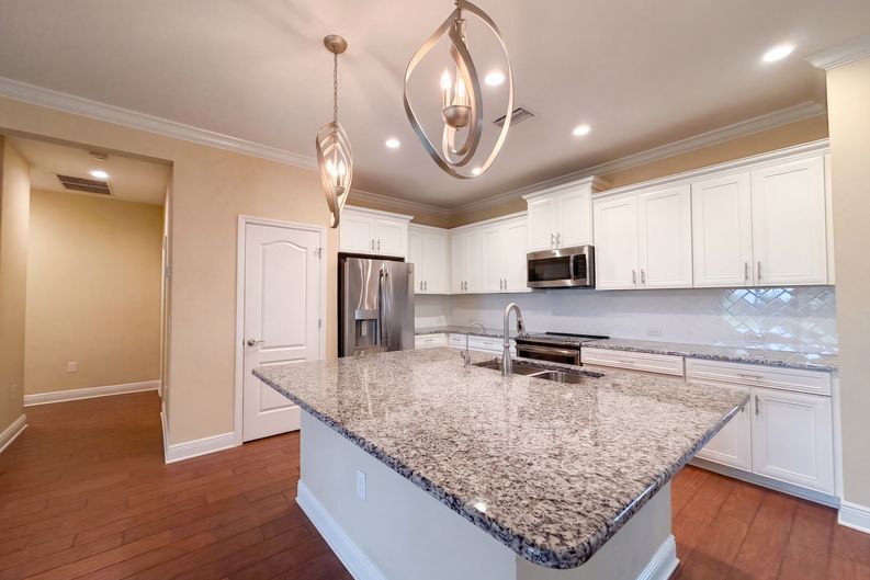 Photo 6 of 24 of 1121 Thornbury Dr, Parrish, FL
