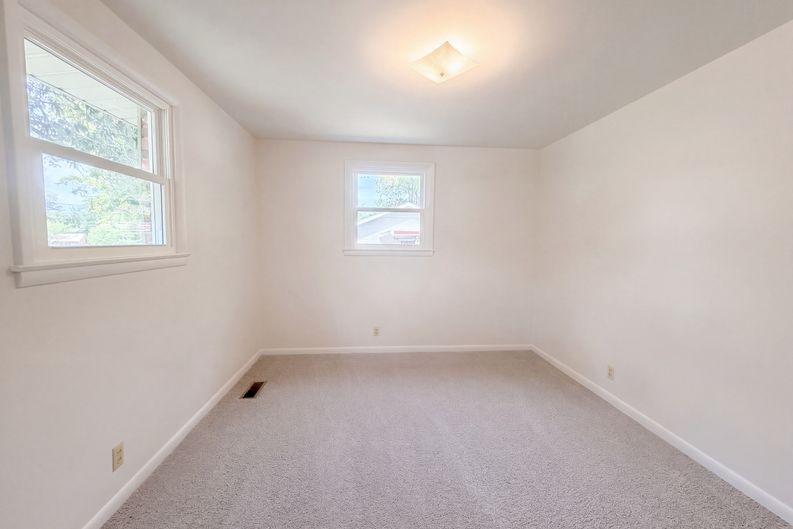 Photo 4 of 26 of 313 Lafayette Rd, Clarksville, TN