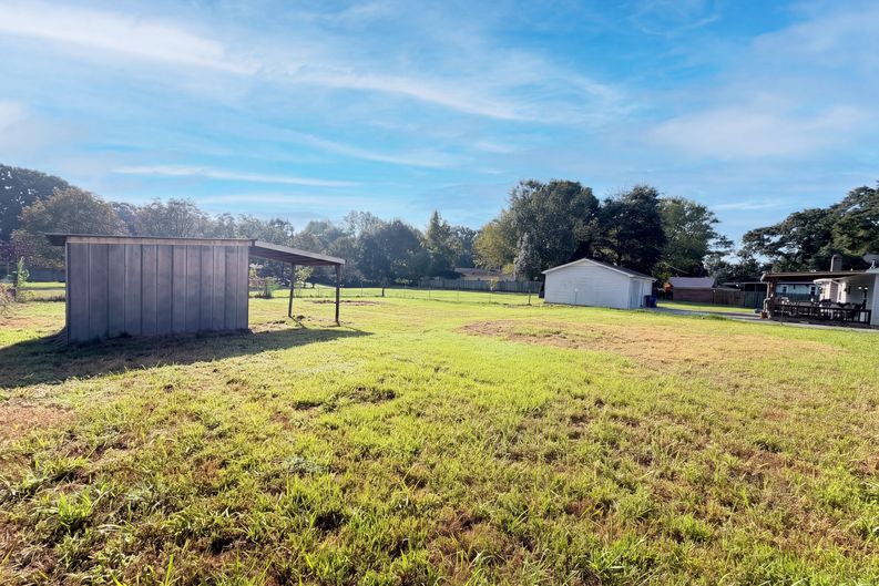 Photo 13 of 14 of 95 Rolling Hills Dr, Arab, AL