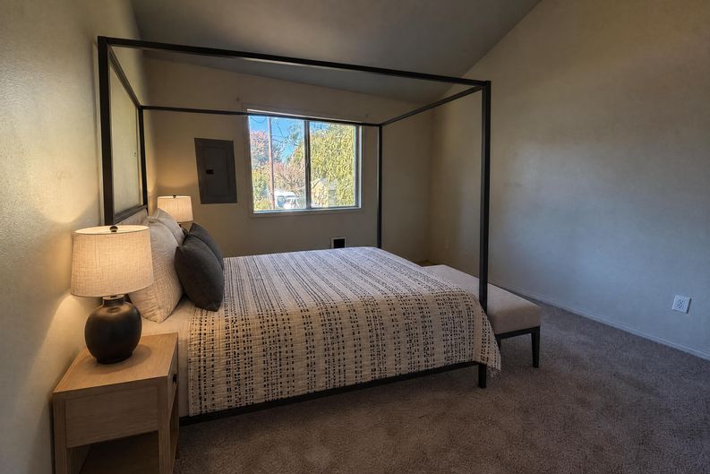 Photo 11 of 20 of 9886 SE 38th Ave, Portland, OR