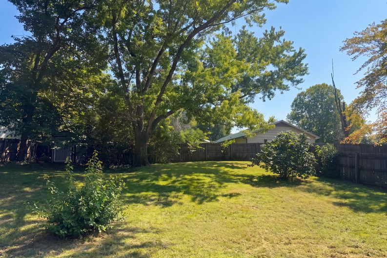 Photo 18 of 19 of 2605 Lamroc Rd, Greensboro, NC