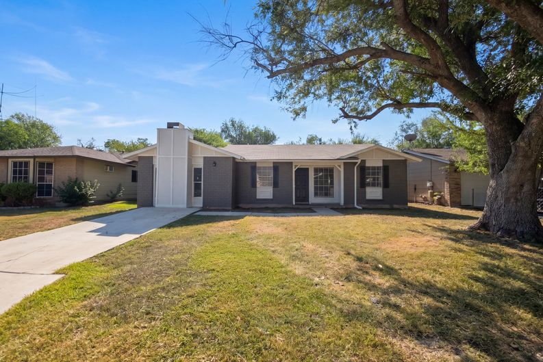 Photo 6 of 37 of 13638 Coleridge St, San Antonio, TX
