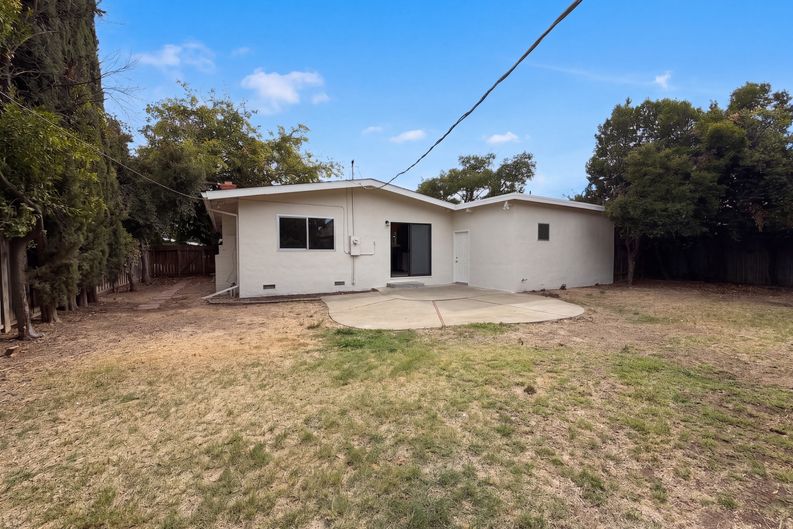 Photo 5 of 21 of 4821 Melvin Dr, Carmichael, CA
