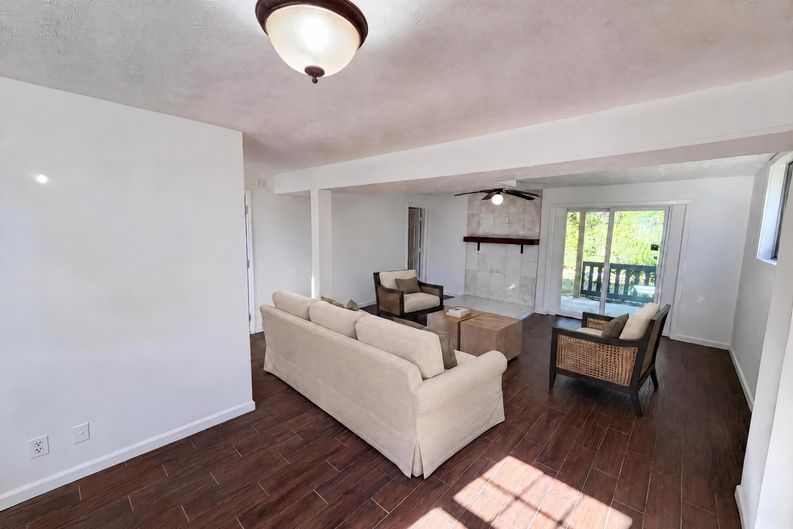 Photo 3 of 16 of 1010 Buckhurst Dr, Atlanta, GA