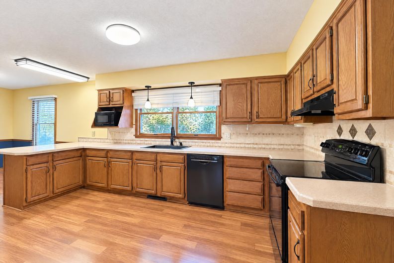 Photo 6 of 43 of 453 Carruthers Rd, Tallmadge, OH