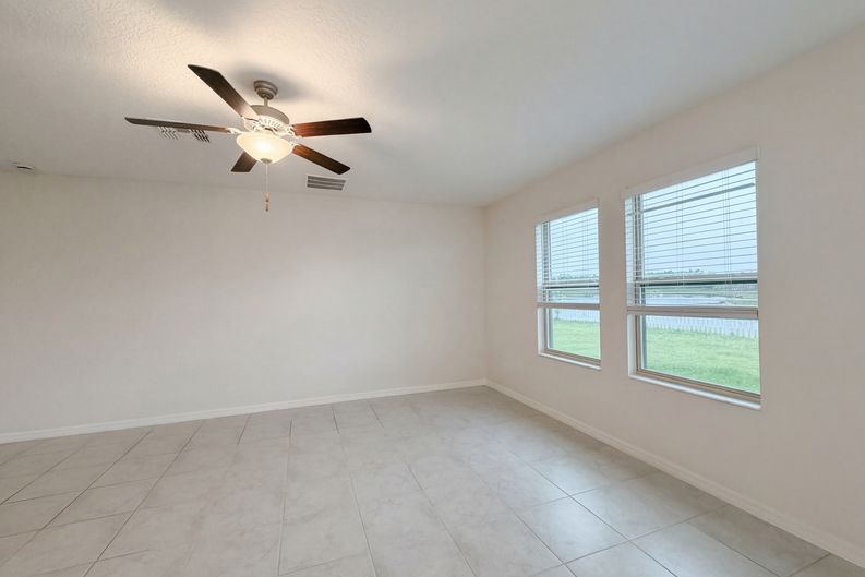 Photo 16 of 42 of 11849 Blackeyed Susan Dr, Riverview, FL