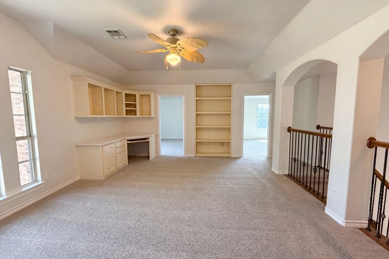 Photo 10 of 28 of 1126 Glencoe Dr, Glenn Heights, TX