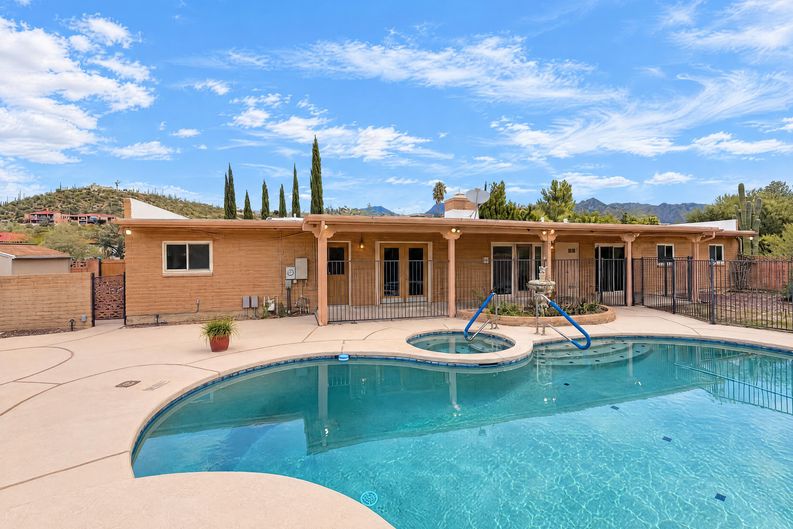 Photo 5 of 25 of 3900 N Calle Hondonada, Tucson, AZ