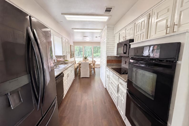 Photo 12 of 20 of 722 S Forest Ln, Duncanville, TX